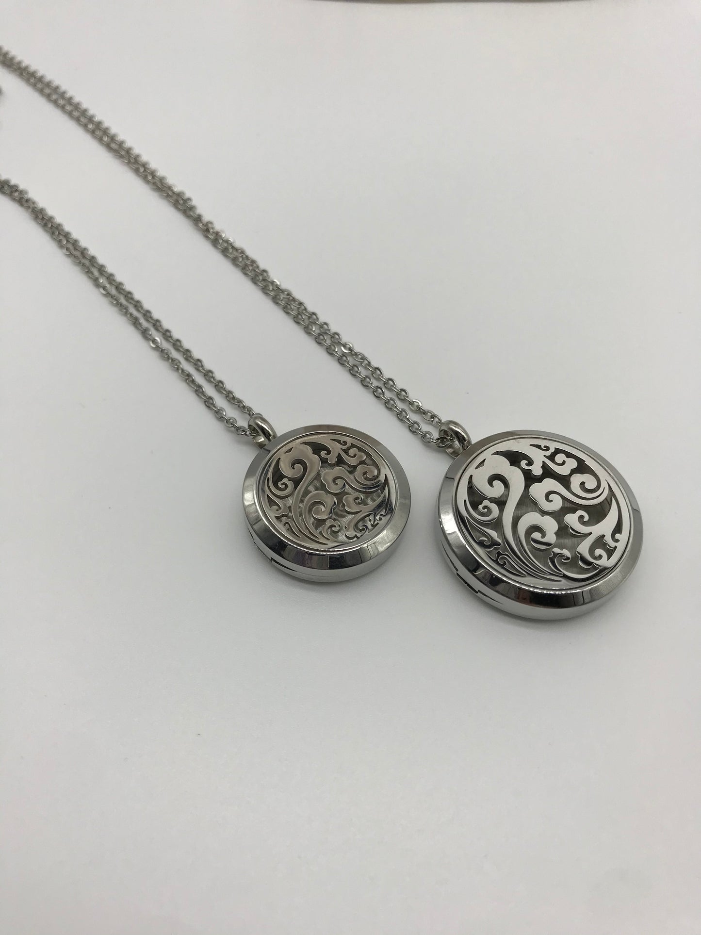 Oil diffuser necklace (wave)